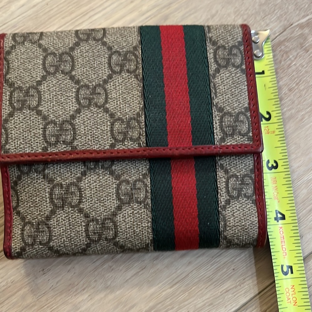 Gorgeous Gucci wallet